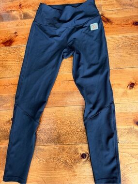 NWOT Orange Theory black ribbed legging